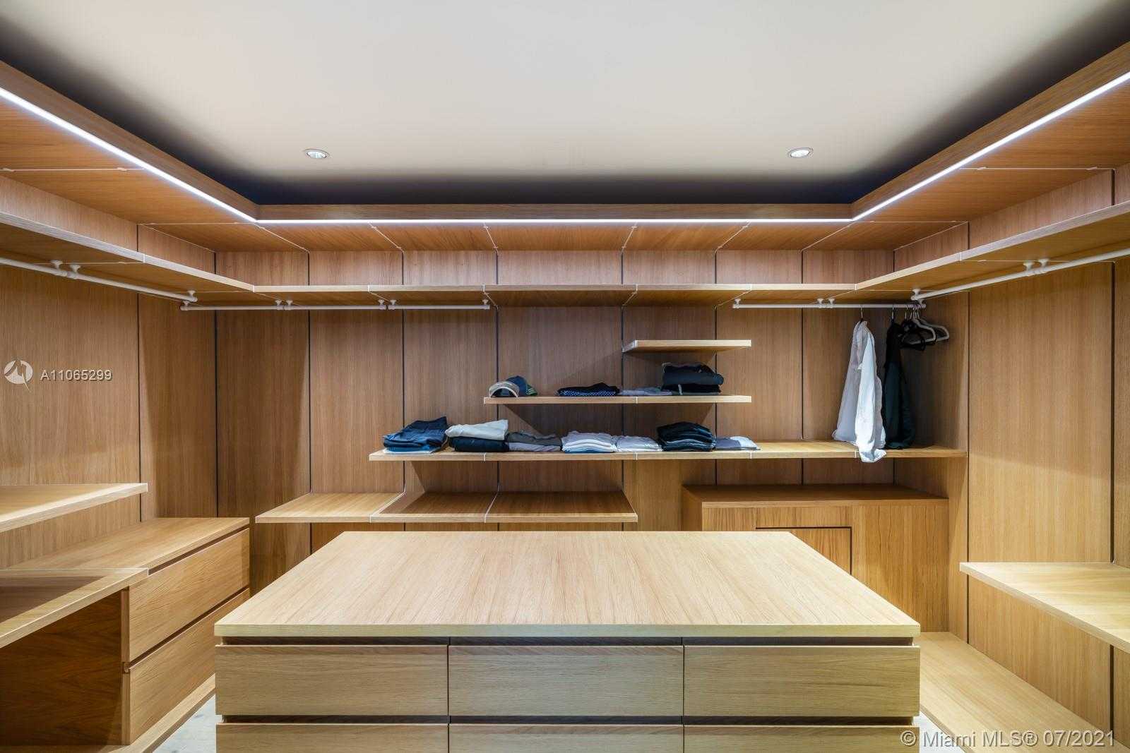 Small Image of 3651 COLLINS AVE #PH, Miami Beach Number 13