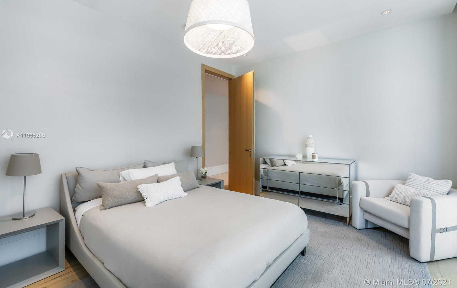 Small Image of 3651 COLLINS AVE #PH, Miami Beach Number 32