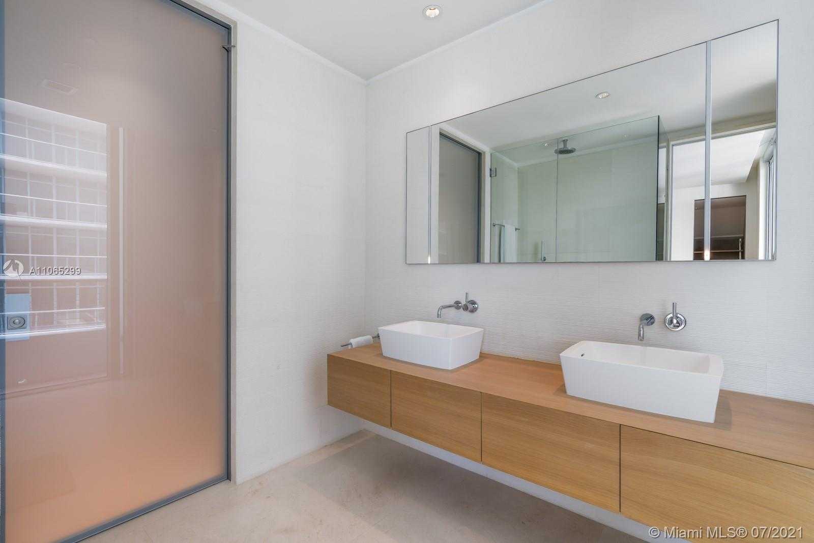Small Image of 3651 COLLINS AVE #PH, Miami Beach Number 38
