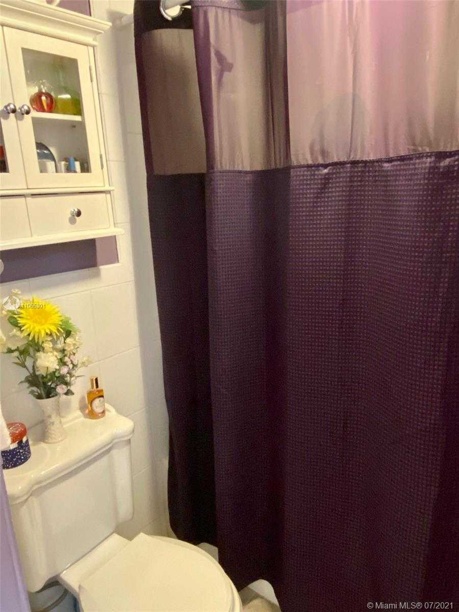 Small Image of 2829 INDIAN CREEK DR #904, Miami Beach Number 12