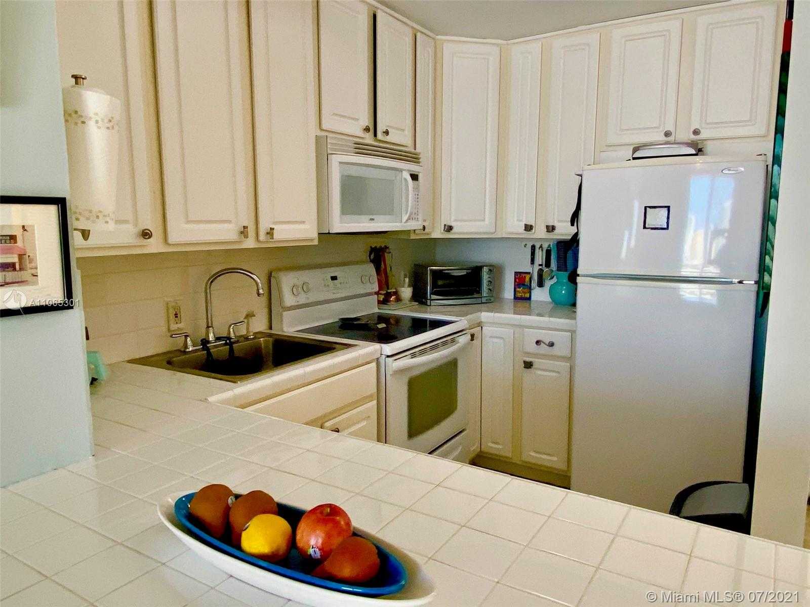 Small Image of 2829 INDIAN CREEK DR #904, Miami Beach Number 7