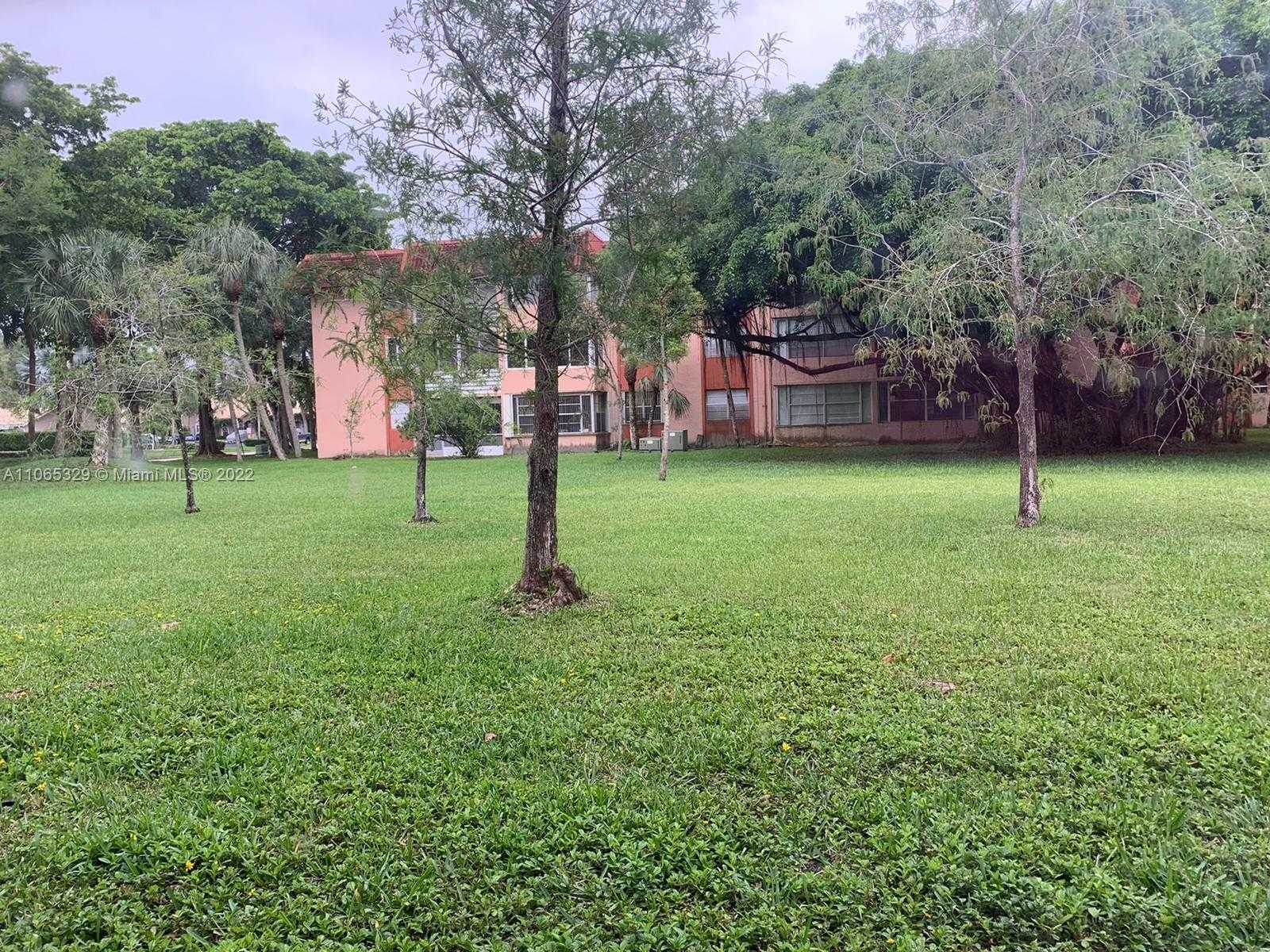 Small Image of 3200 HOLIDAY SPRINGS BLVD #3-104, Margate Number 18