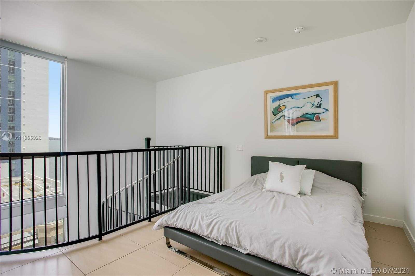 Small Image of 300 SOUTH BISCAYNE BLVD #L-1232, Miami Number 12