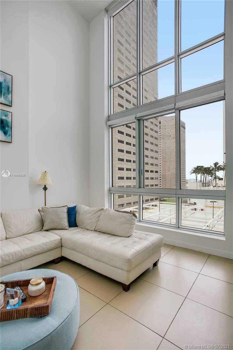 Small Image of 300 SOUTH BISCAYNE BLVD #L-1232, Miami Number 3