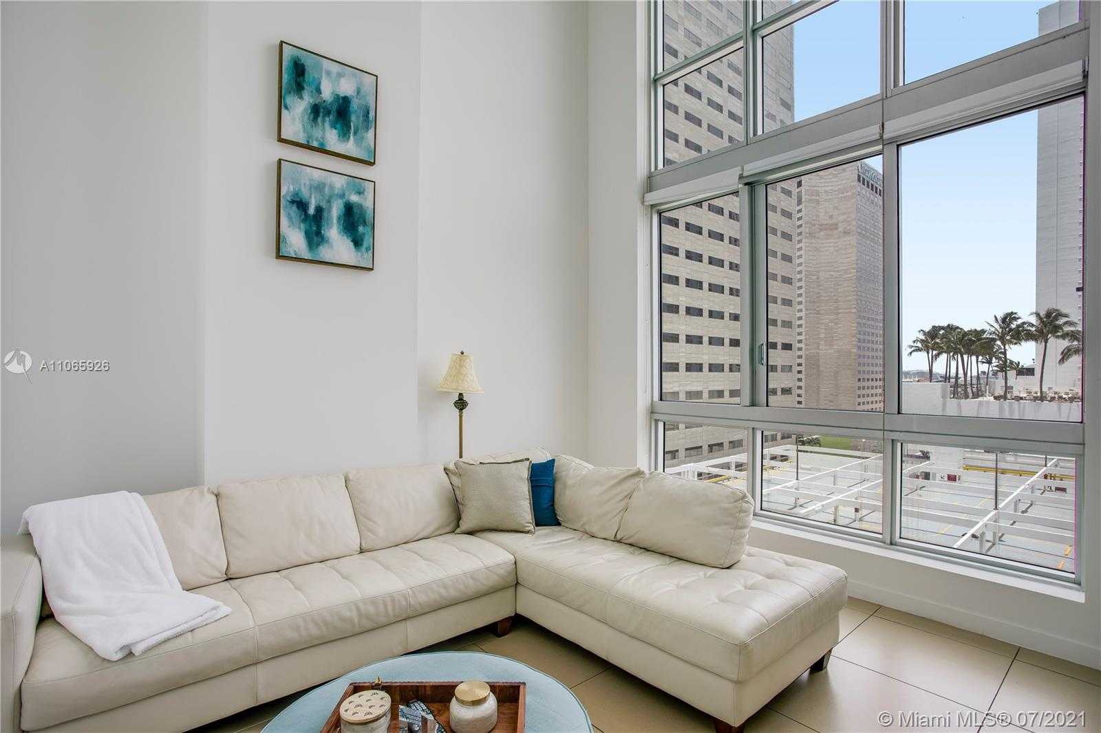 Small Image of 300 SOUTH BISCAYNE BLVD #L-1232, Miami Number 6