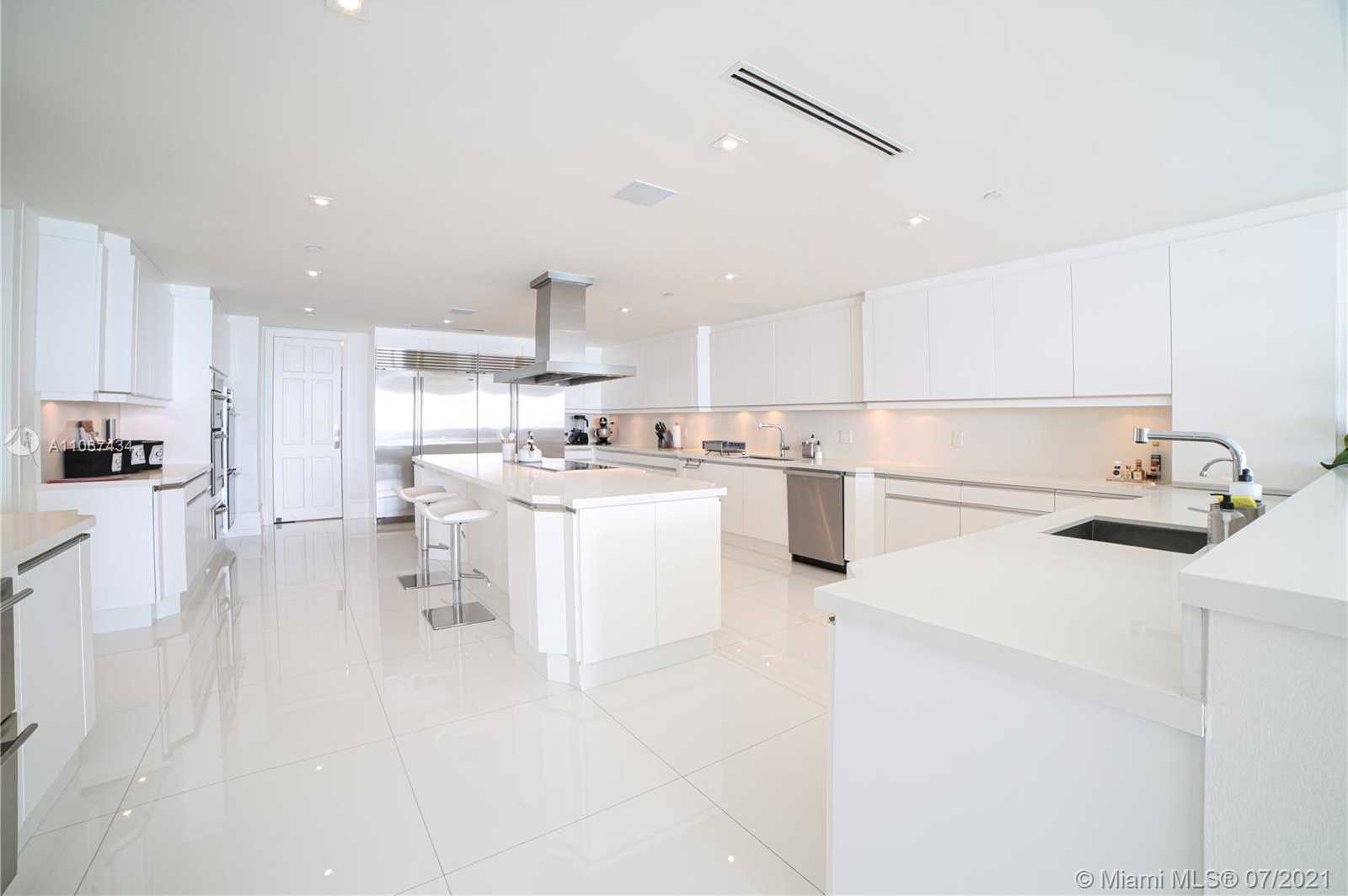 Small Image of 4832 FISHER ISLAND DR #4832, Miami Beach Number 11