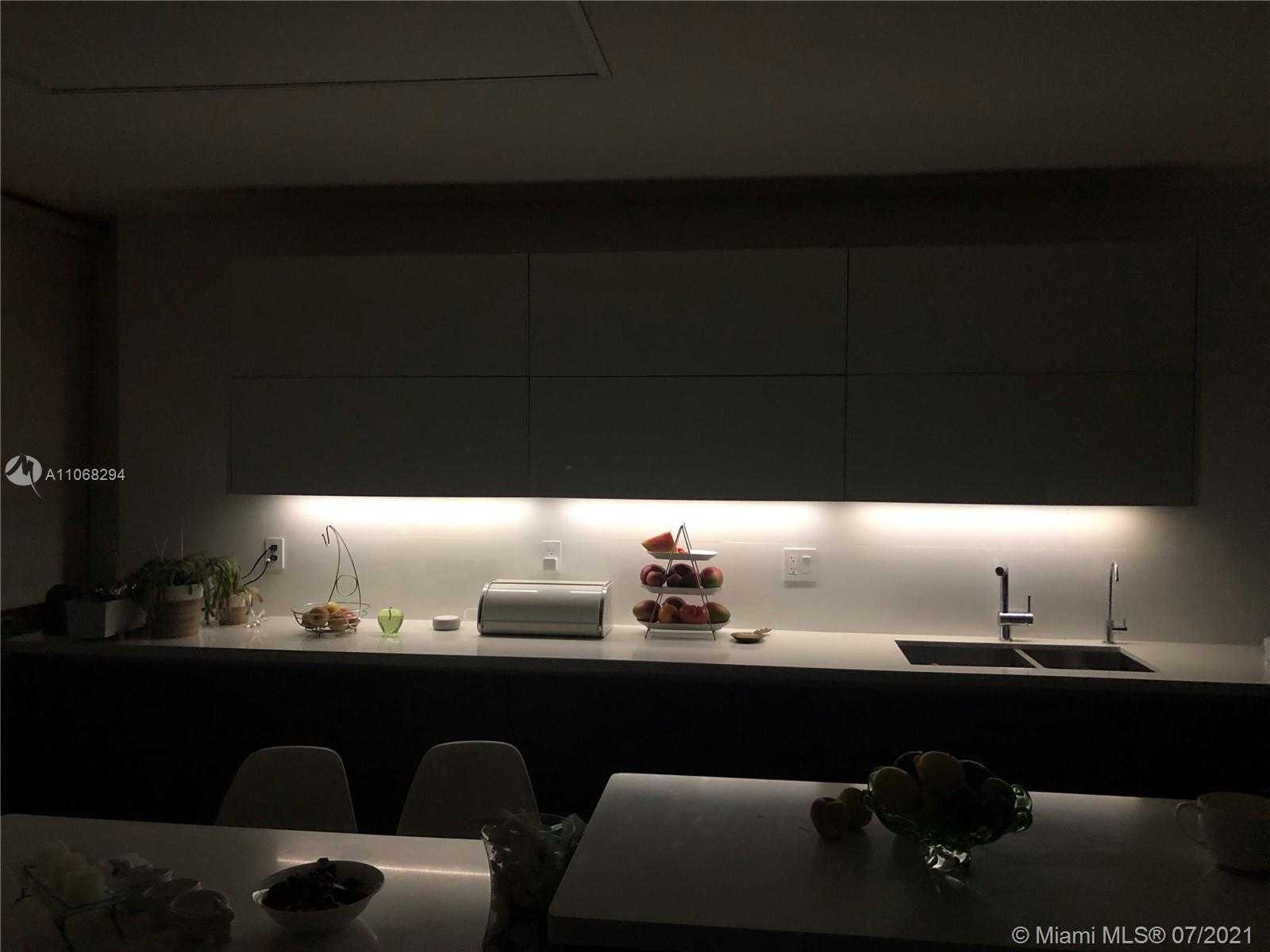 Small Image of 5660 COLLINS AVE #8D, Miami Beach Number 5