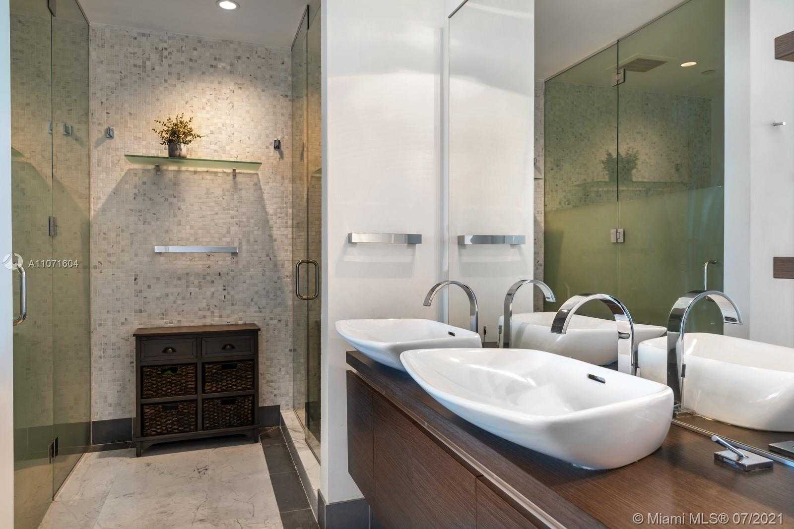 Small Image of 200 BISCAYNE BOULEVARD WAY #5001, Miami Number 12