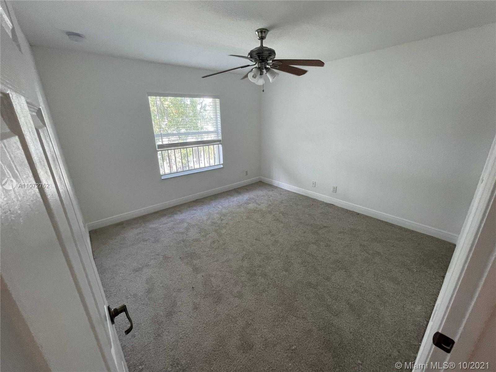 Small Image of 9741 DARLINGTON PL, Cooper City Number 6