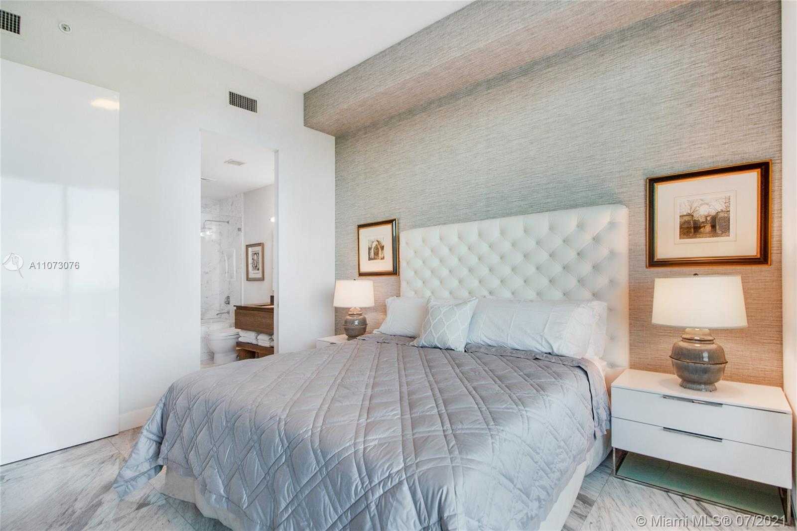 Small Image of 360 OCEAN DR #LPH5S, Key Biscayne Number 33