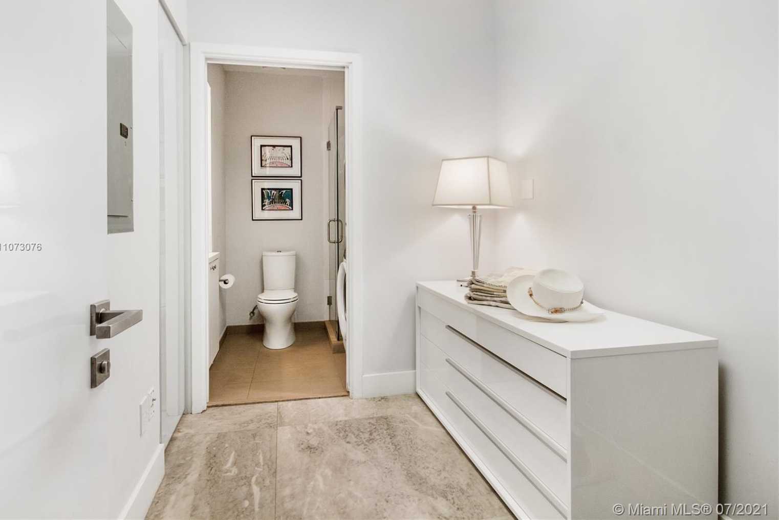 Small Image of 360 OCEAN DR #LPH5S, Key Biscayne Number 37
