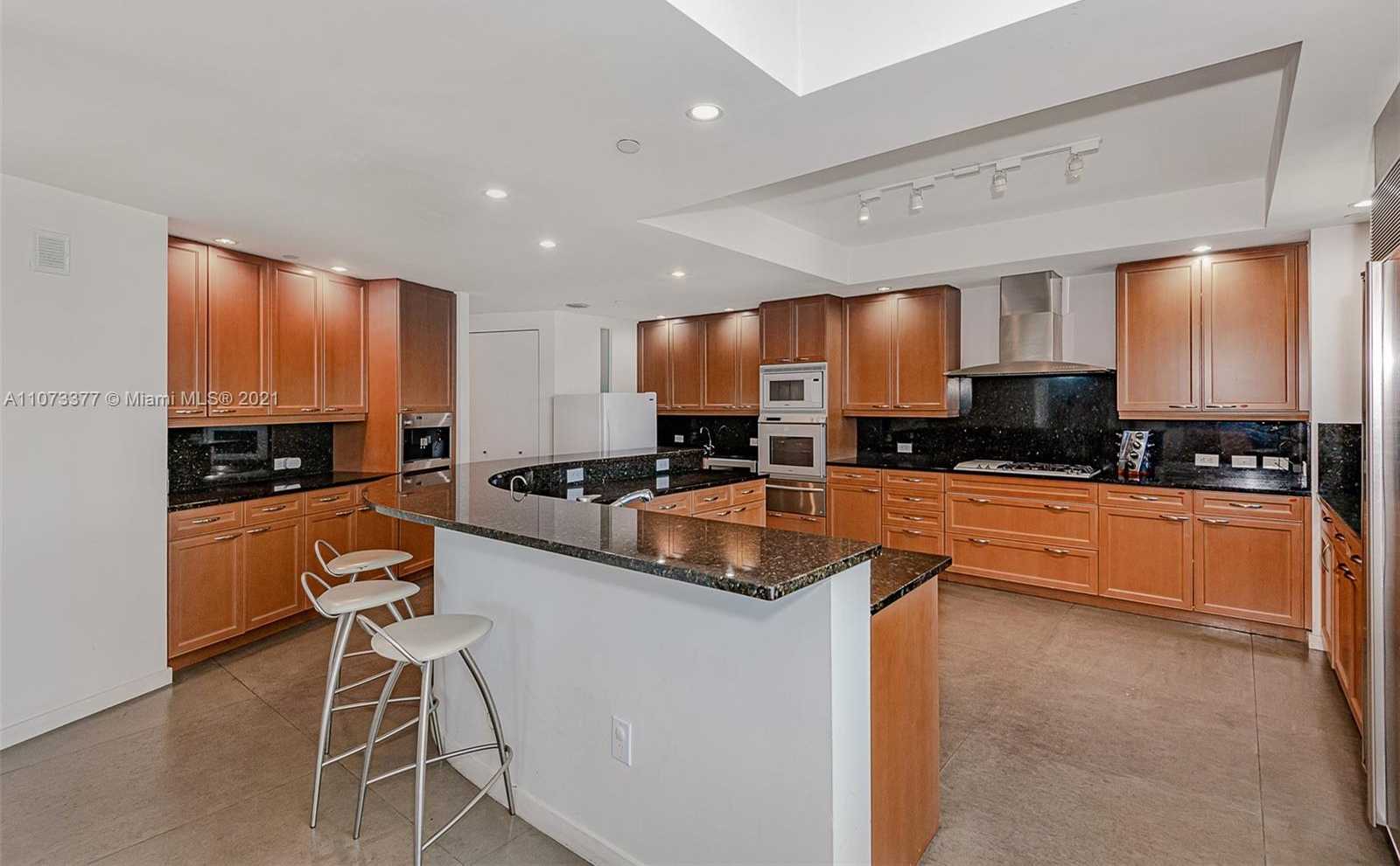 Small Image of 6000 ISLAND BLVD #1501, Aventura Number 12