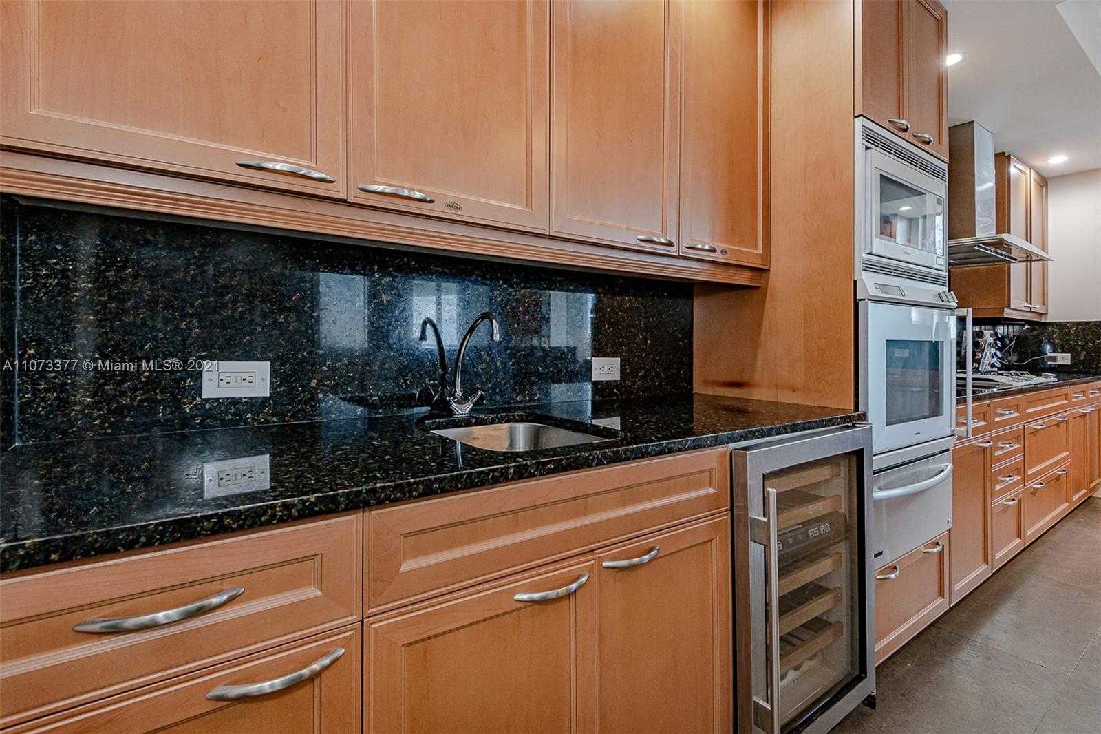 Small Image of 6000 ISLAND BLVD #1501, Aventura Number 16