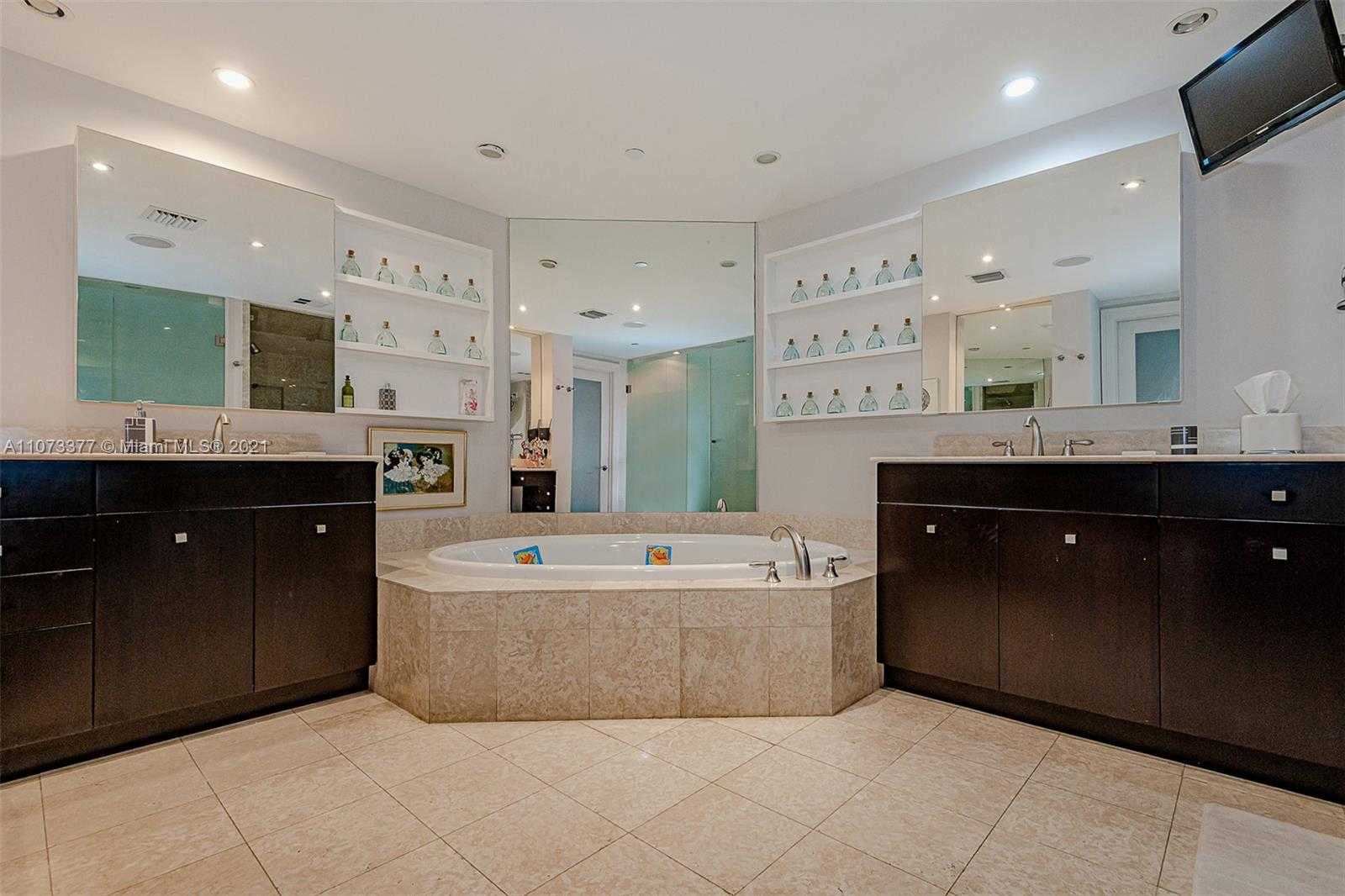 Small Image of 6000 ISLAND BLVD #1501, Aventura Number 21