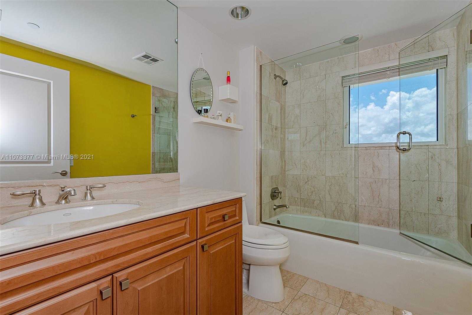 Small Image of 6000 ISLAND BLVD #1501, Aventura Number 32