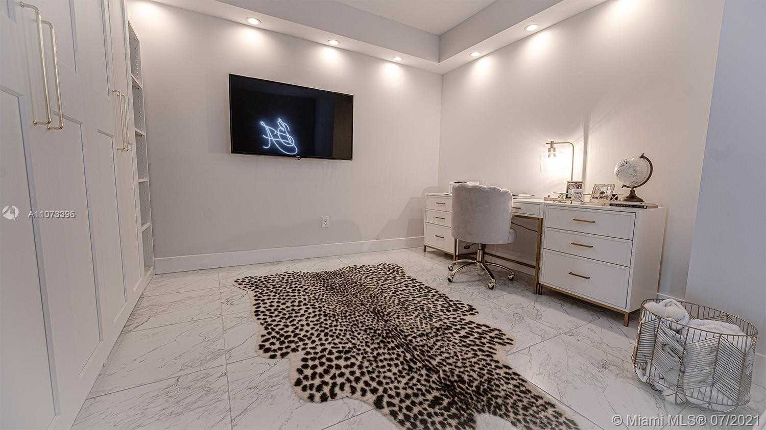 Small Image of 1331 BRICKELL BAY DR #301, Miami Number 18