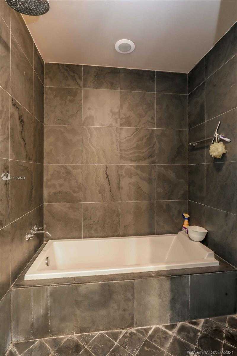 Small Image of 900 BISCAYNE BLVD #2707, Miami Number 16