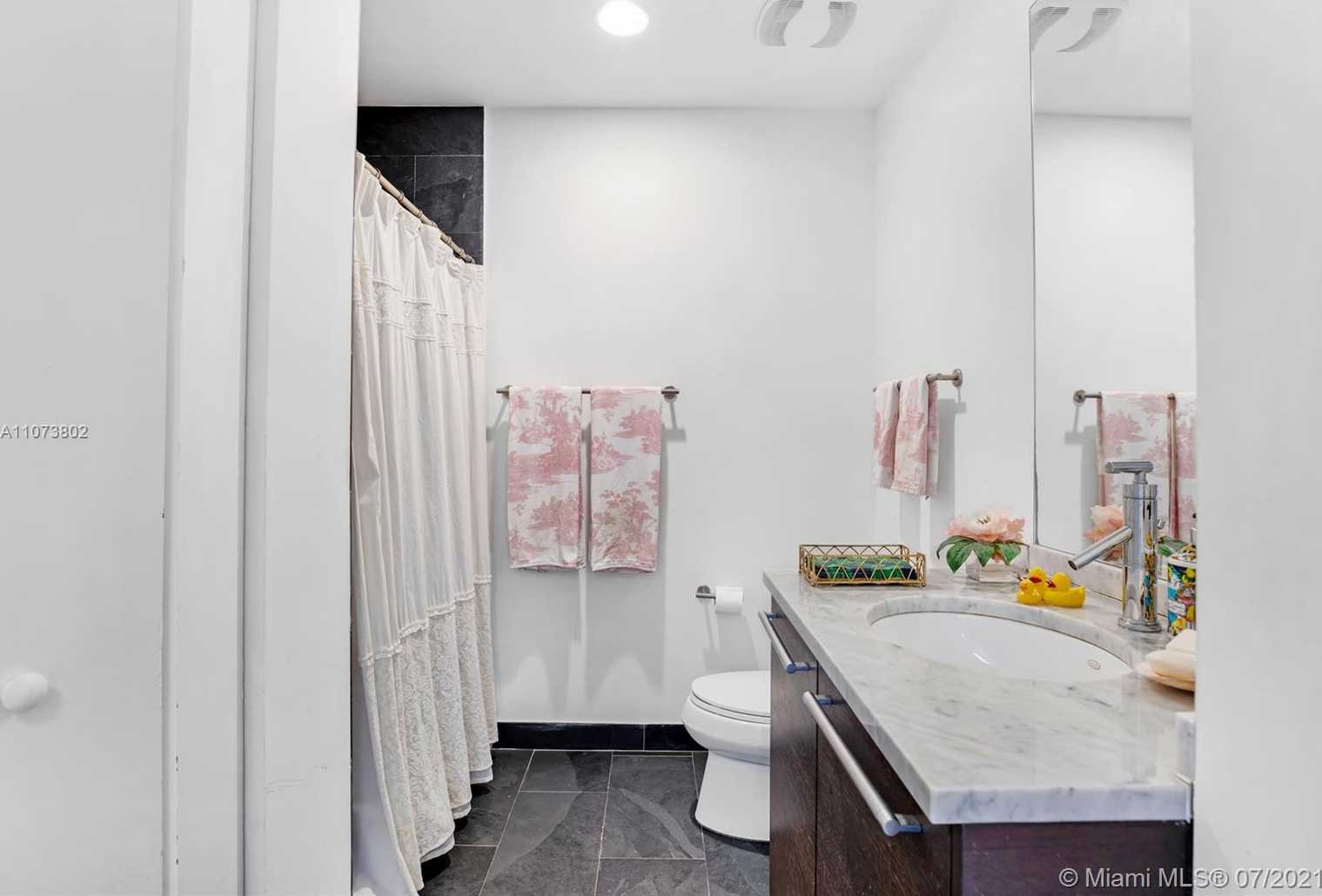 Small Image of 900 BISCAYNE BLVD #5407, Miami Number 16