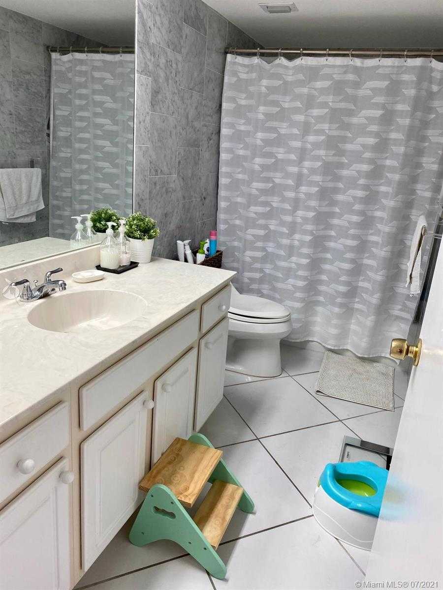 Small Image of 881 OCEAN DR #8G, Key Biscayne Number 8