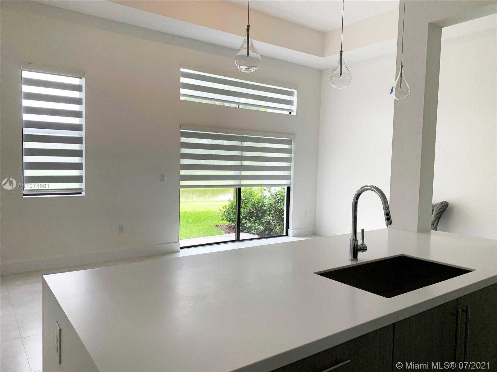 Small Image of 4364 NORTH WEST 8TH CT #4364, Plantation Number 18
