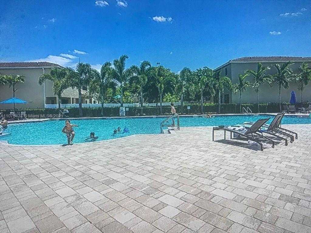 Small Image of 455 NORTH EAST 194TH TER, Miami Number 14