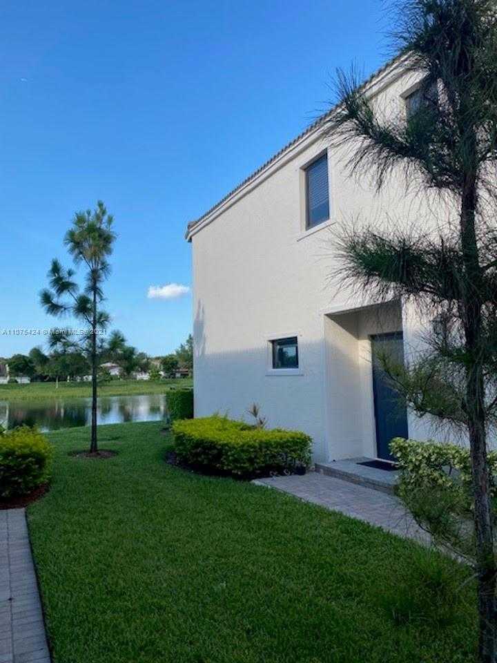 Small Image of 455 NORTH EAST 194TH TER, Miami Number 17