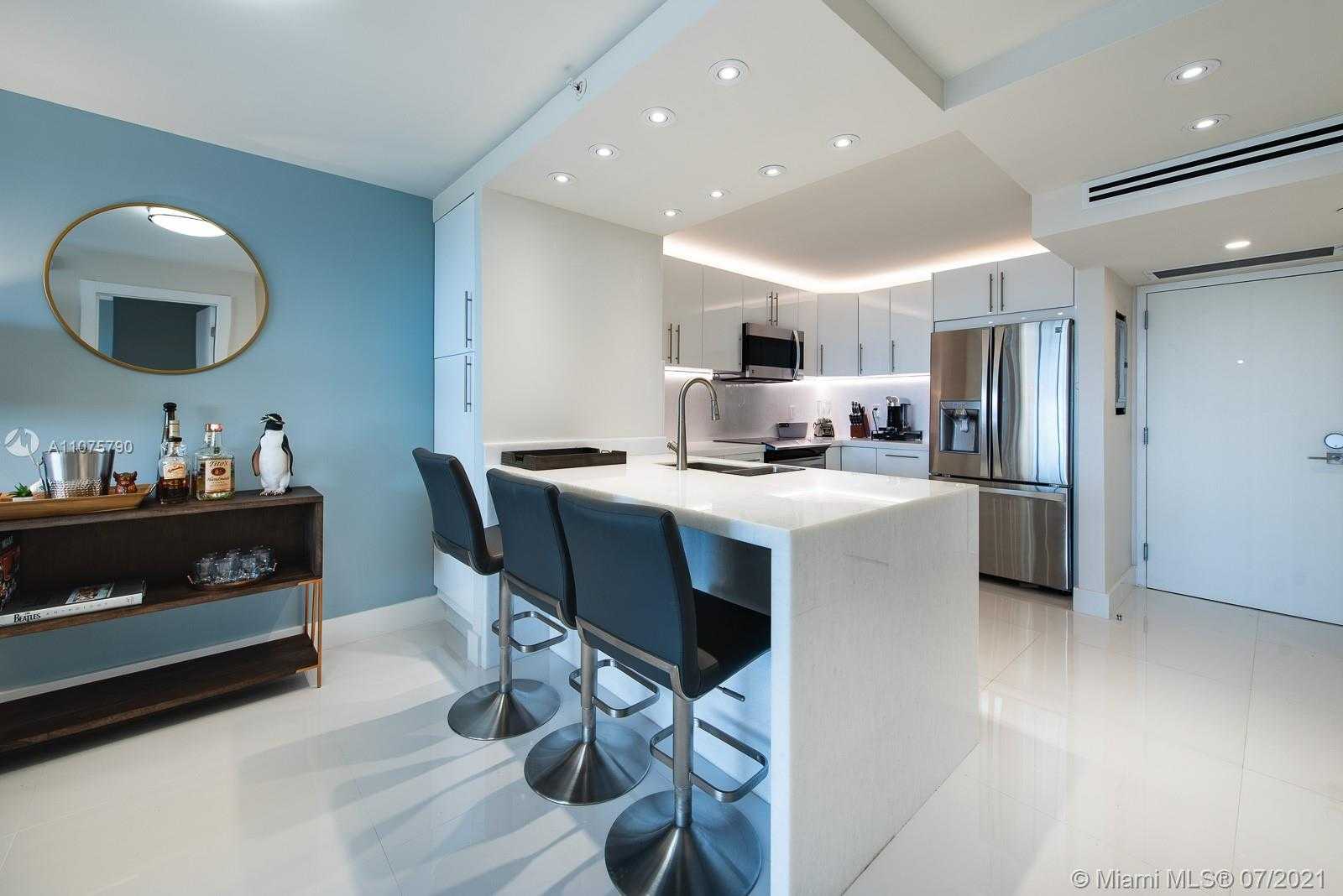 Small Image of 2555 COLLINS AVE #604, Miami Beach Number 12