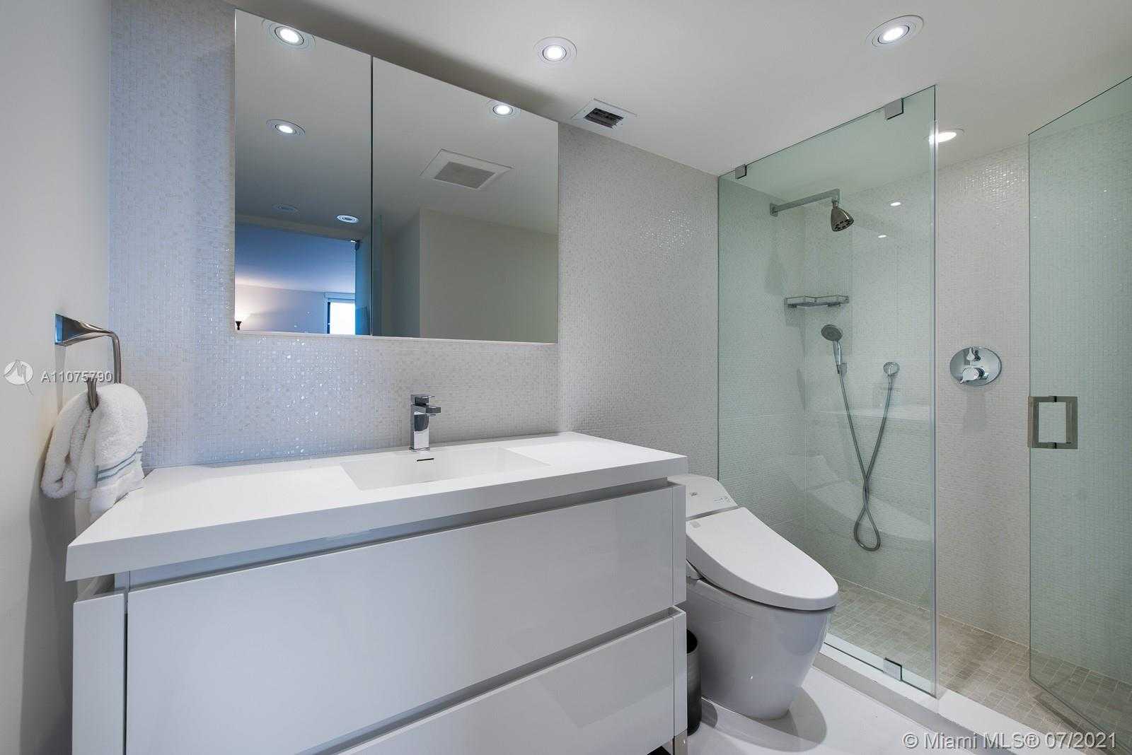 Small Image of 2555 COLLINS AVE #604, Miami Beach Number 16