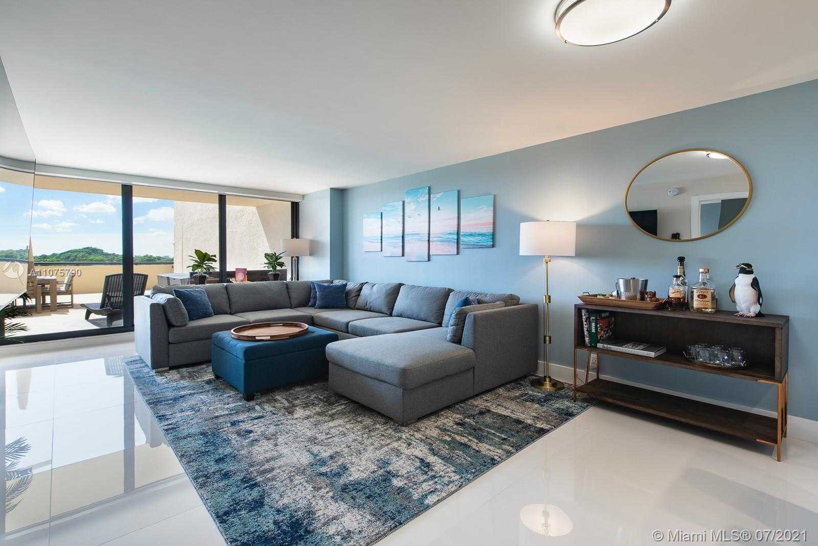 Small Image of 2555 COLLINS AVE #604, Miami Beach Number 2