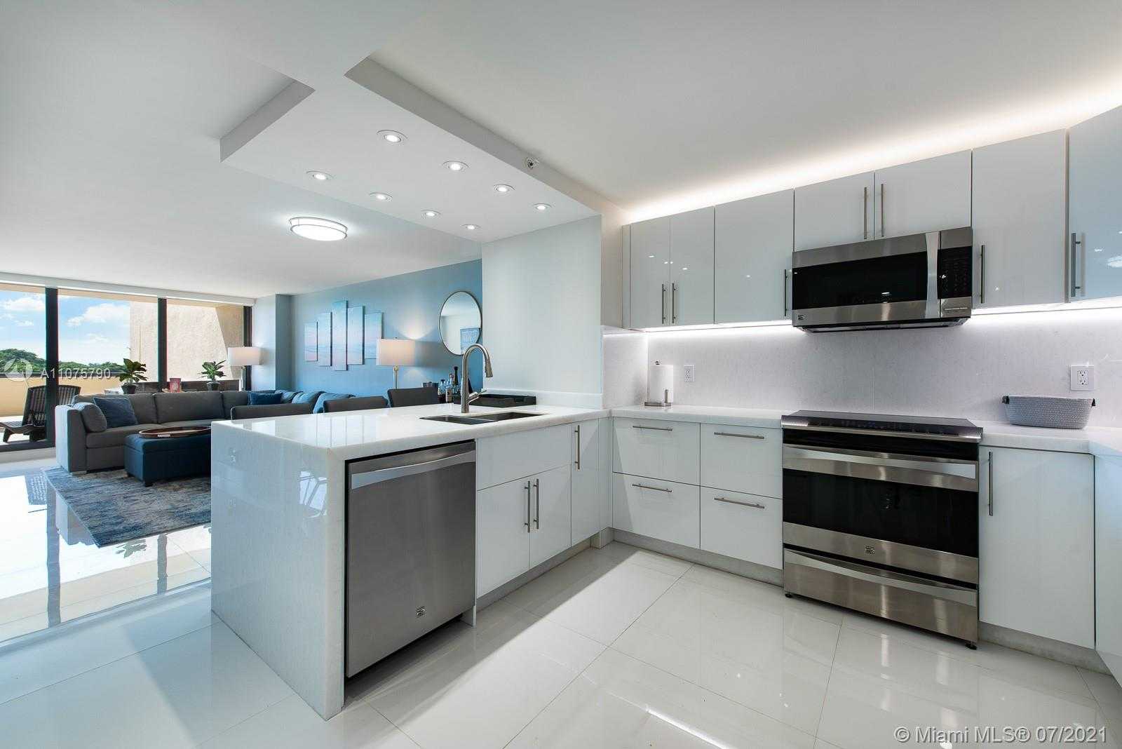 Small Image of 2555 COLLINS AVE #604, Miami Beach Number 3