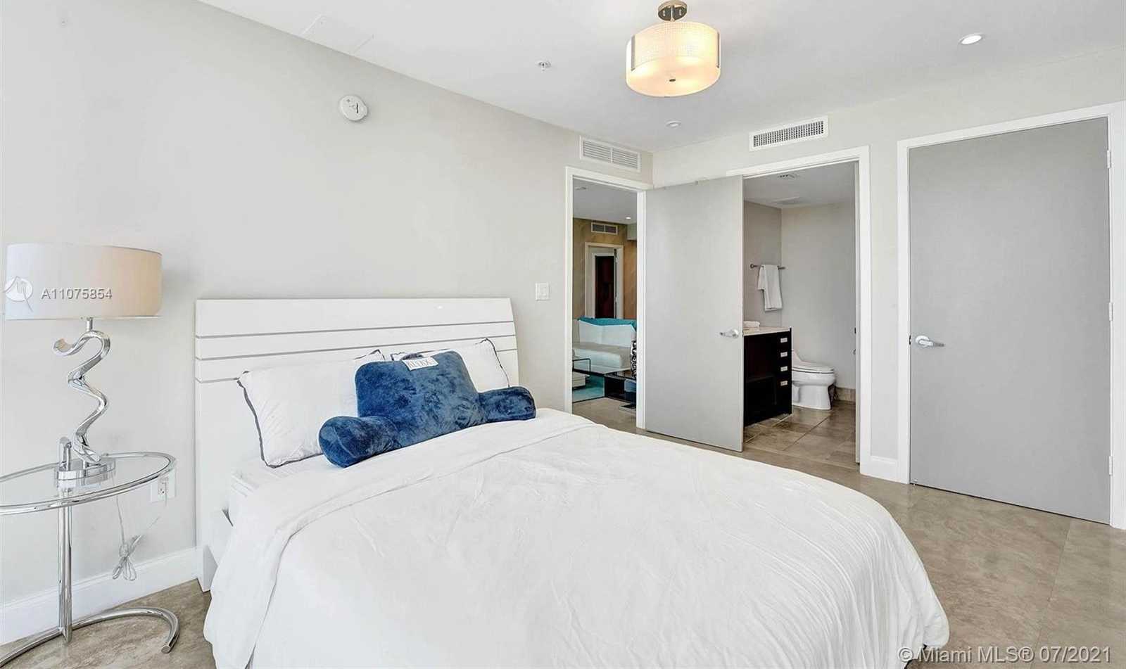 Small Image of 18201 COLLINS AVE #5202, Sunny Isles Beach Number 49