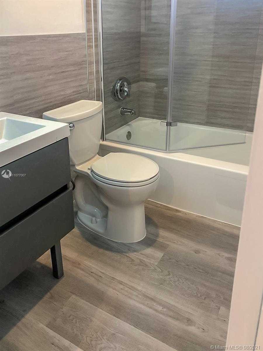 Small Image of 2829 INDIAN CREEK DR #505, Miami Beach Number 17