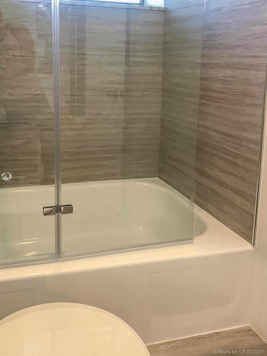 Small Image of 2829 INDIAN CREEK DR #505, Miami Beach Number 18