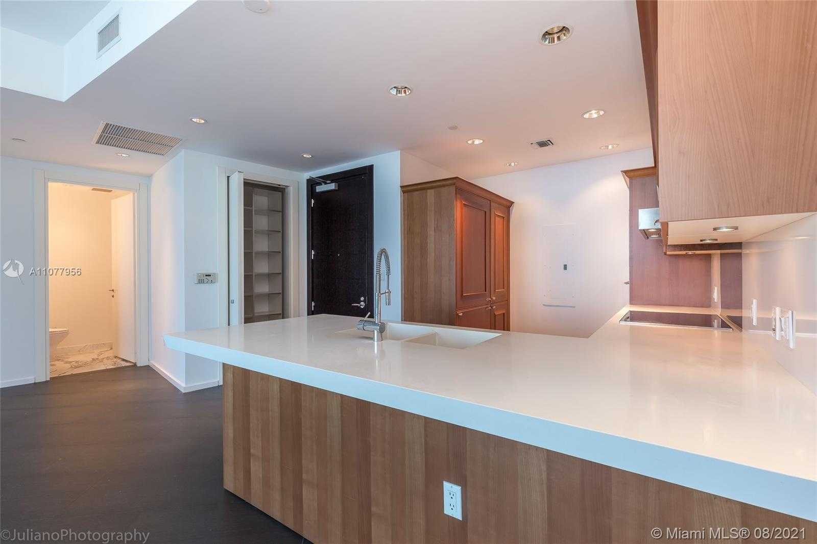 Small Image of 200 BISCAYNE BLVD WAY #5204, Miami Number 2