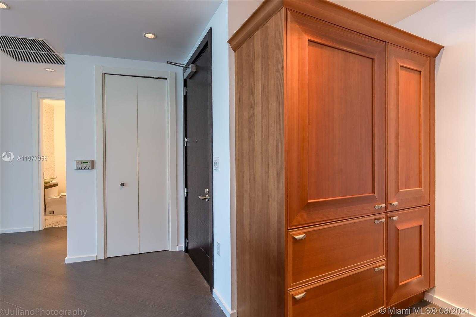 Small Image of 200 BISCAYNE BLVD WAY #5204, Miami Number 9