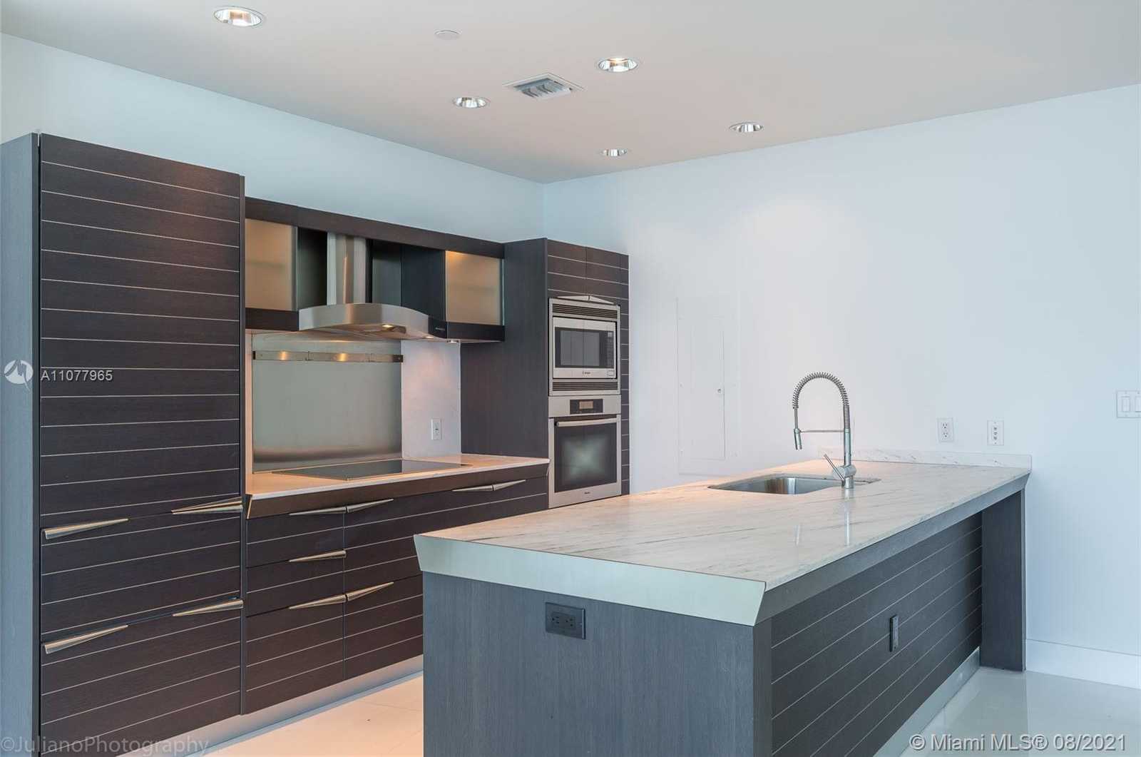 Small Image of 200 BISCAYNE BLVD WAY #5208, Miami Number 3