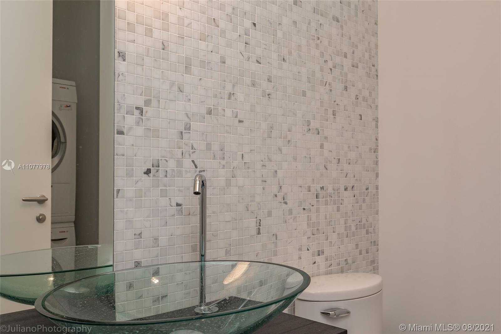 Small Image of 200 BISCAYNE BLVD WAY #5204/5208, Miami Number 24