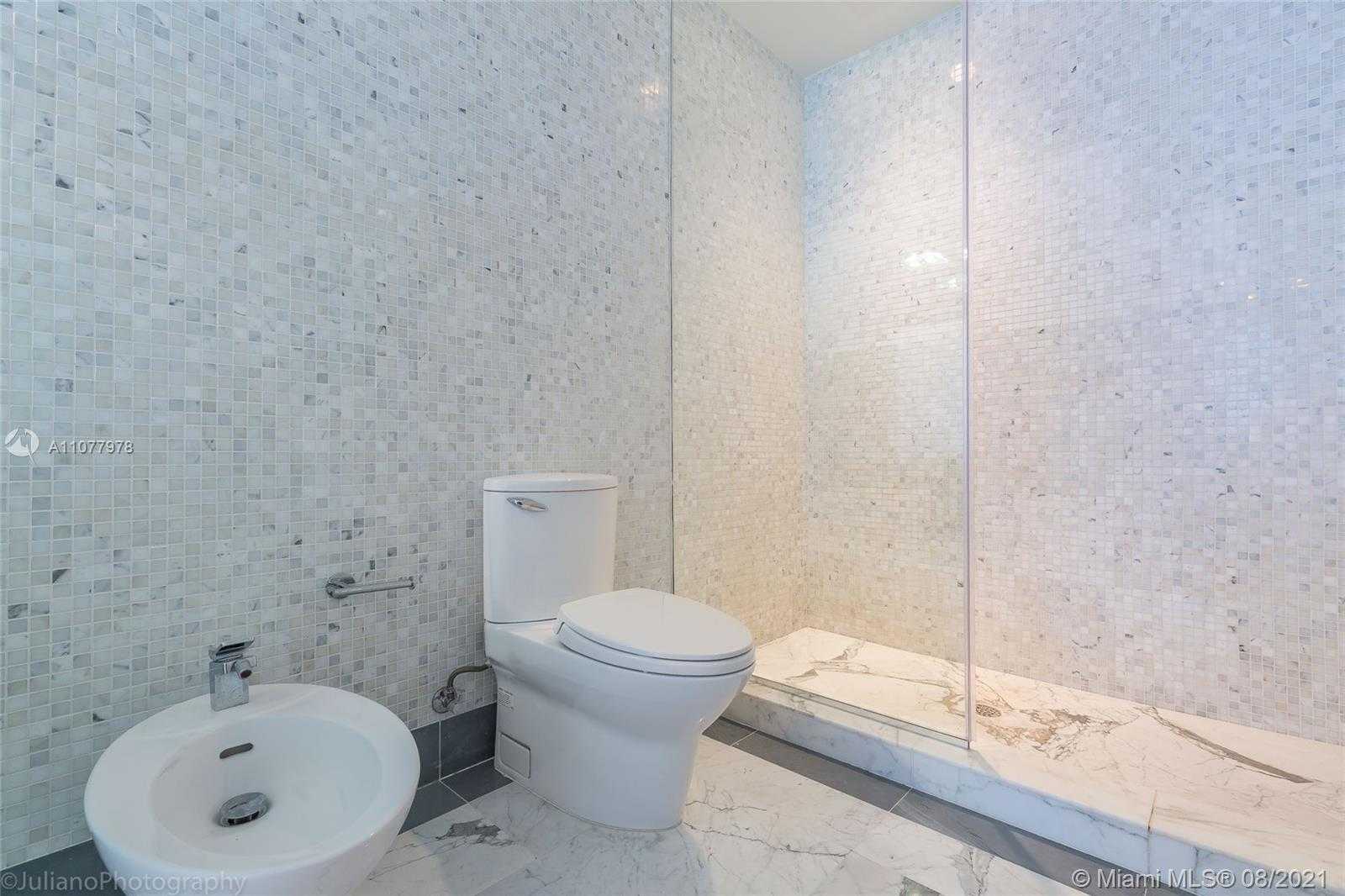 Small Image of 200 BISCAYNE BLVD WAY #5204/5208, Miami Number 43
