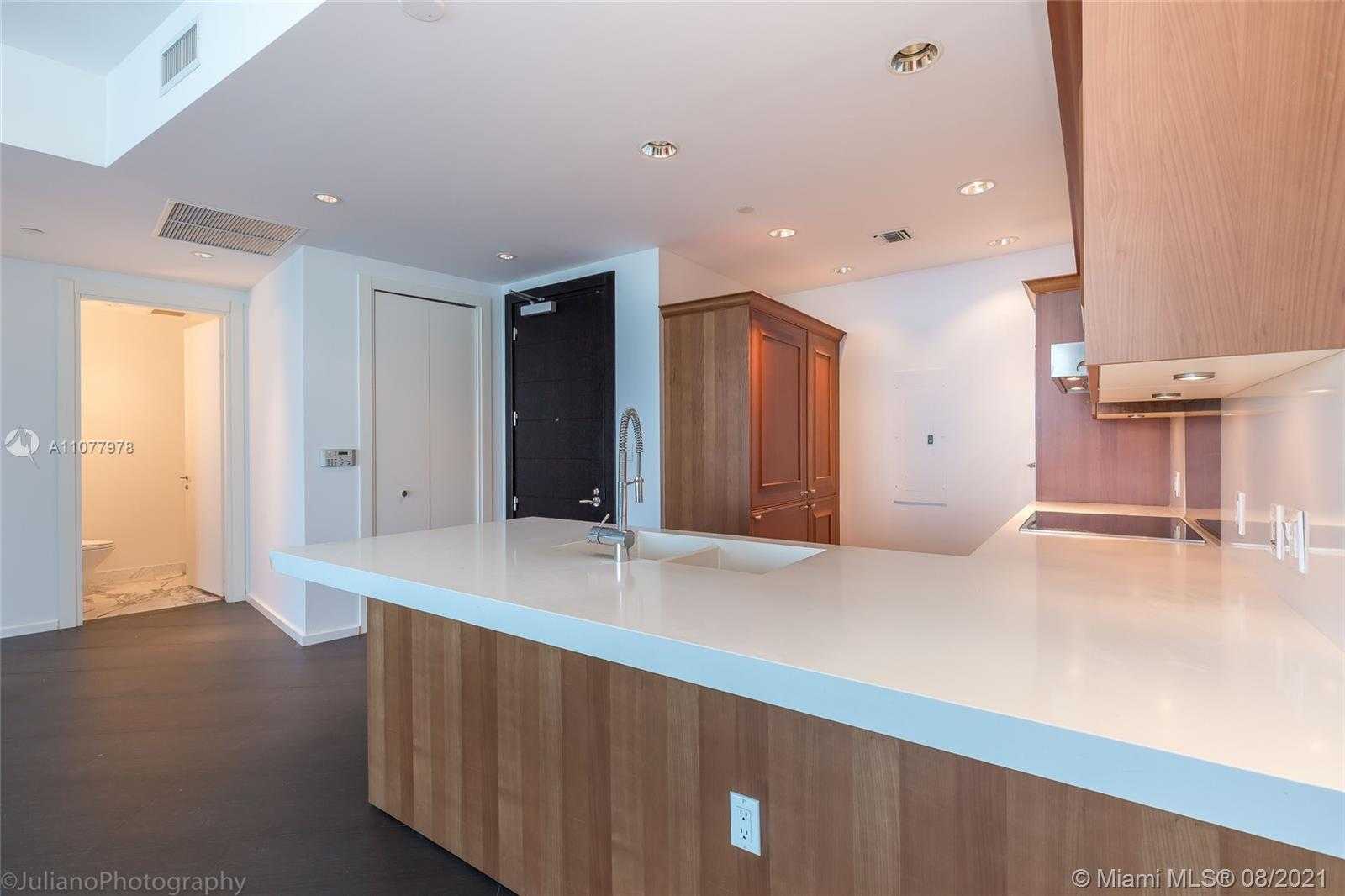 Small Image of 200 BISCAYNE BLVD WAY #5204/5208, Miami Number 5