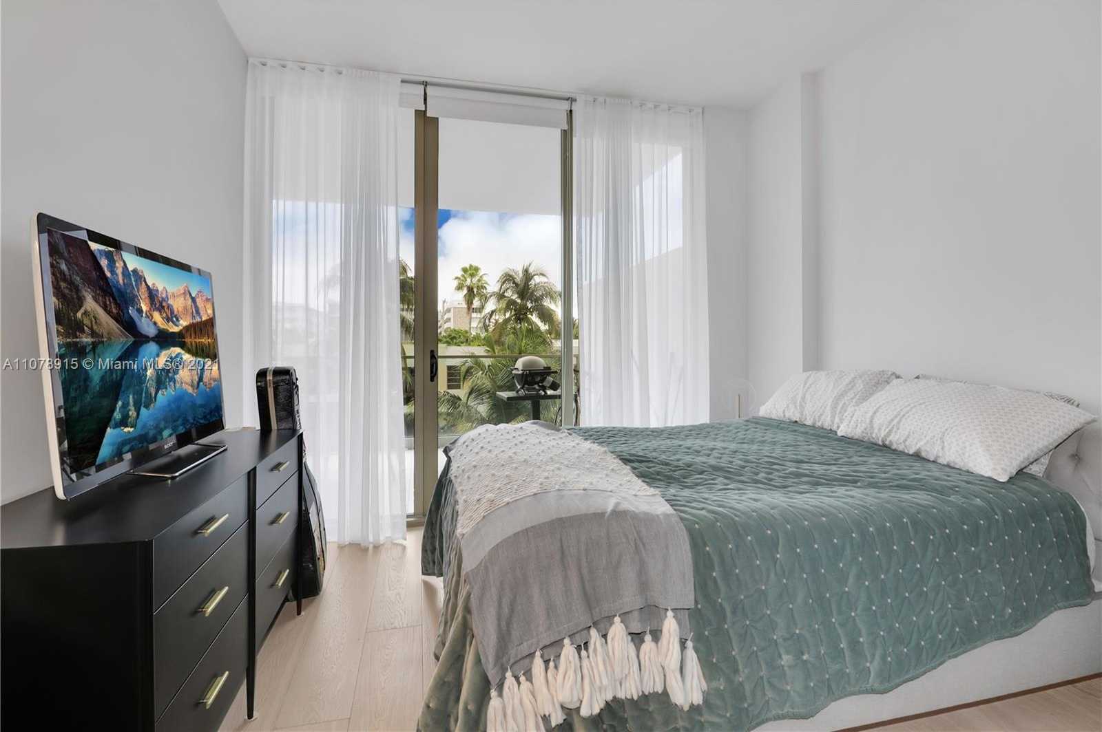 Small Image of 300 COLLINS AVE #3C, Miami Beach Number 5