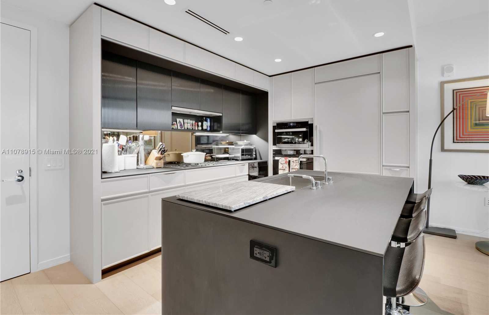 Small Image of 300 COLLINS AVE #3C, Miami Beach Number 7