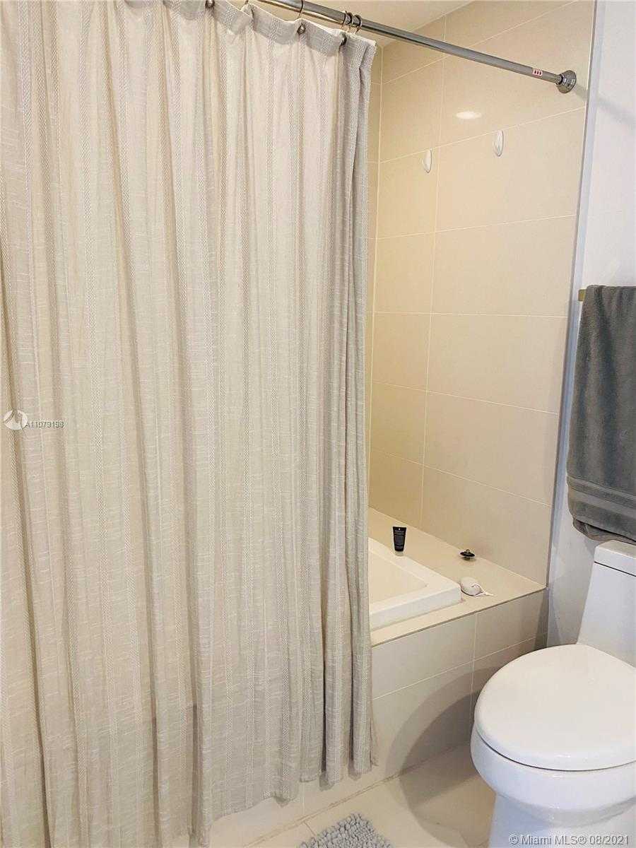 Small Image of 55 SOUTH WEST 9 ST #3909, Miami Number 5