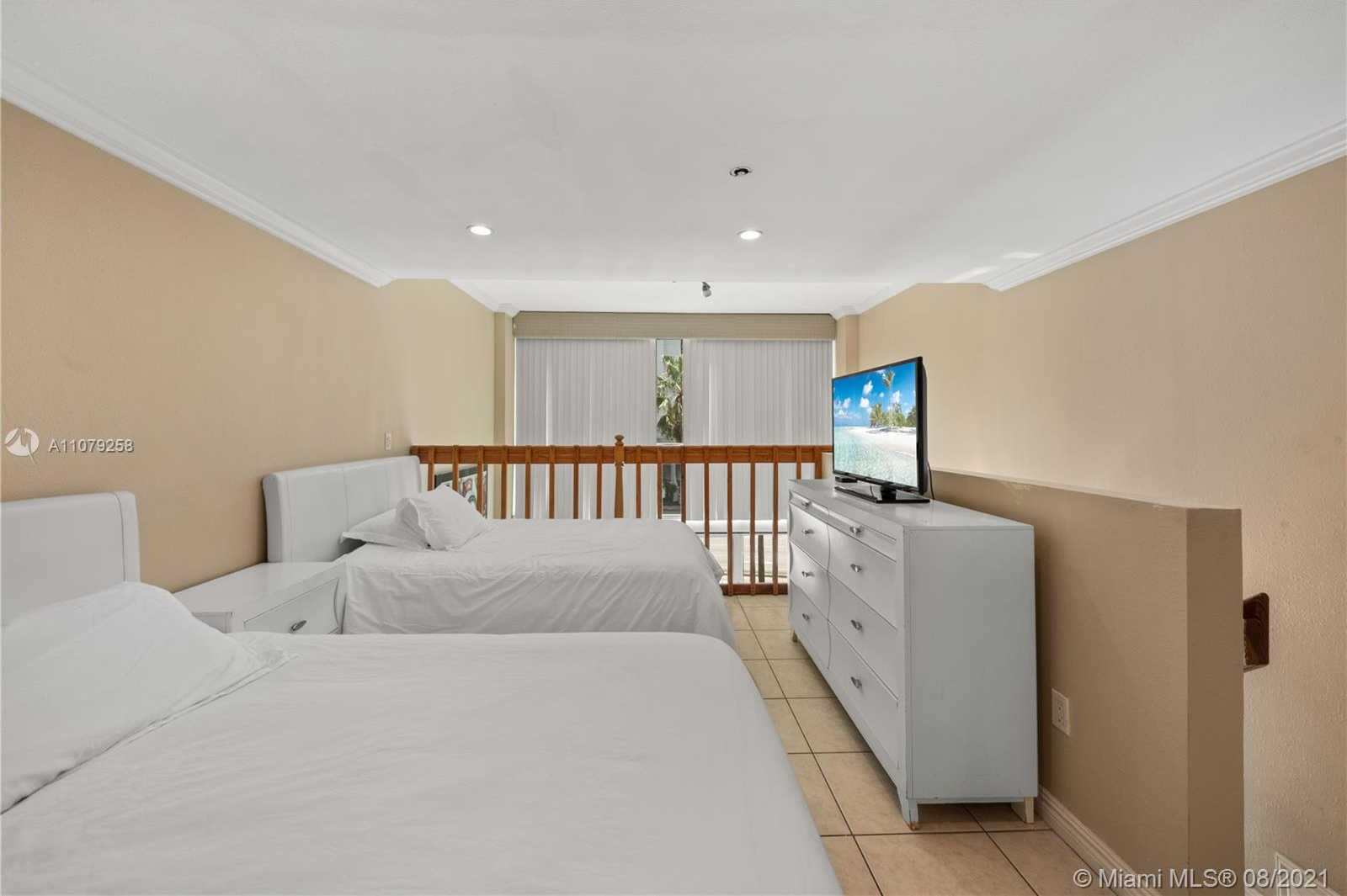 Small Image of 5445 COLLINS AVE #BAY9, Miami Beach Number 4