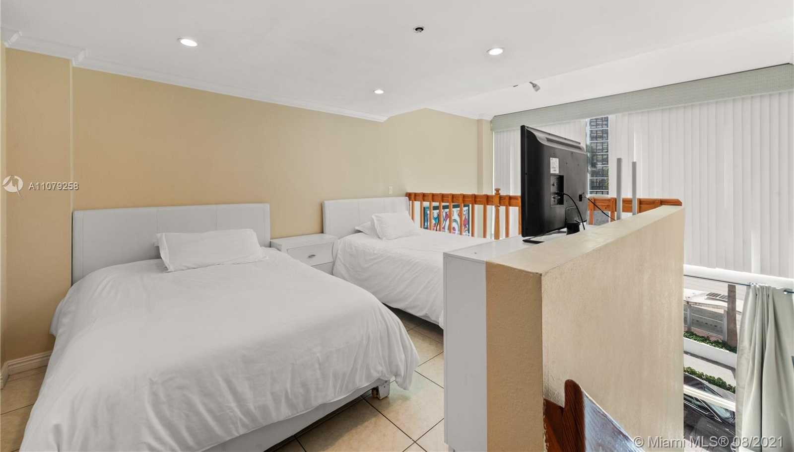 Small Image of 5445 COLLINS AVE #BAY9, Miami Beach Number 5