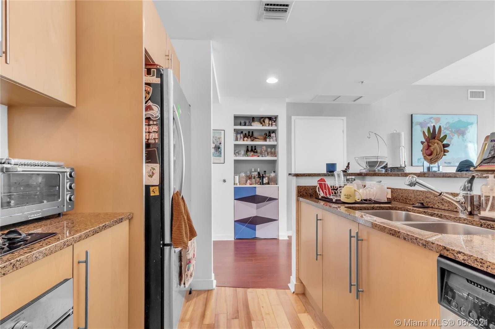 Small Image of 300 SOUTH BISCAYNE BLVD #T-2614, Miami Number 7