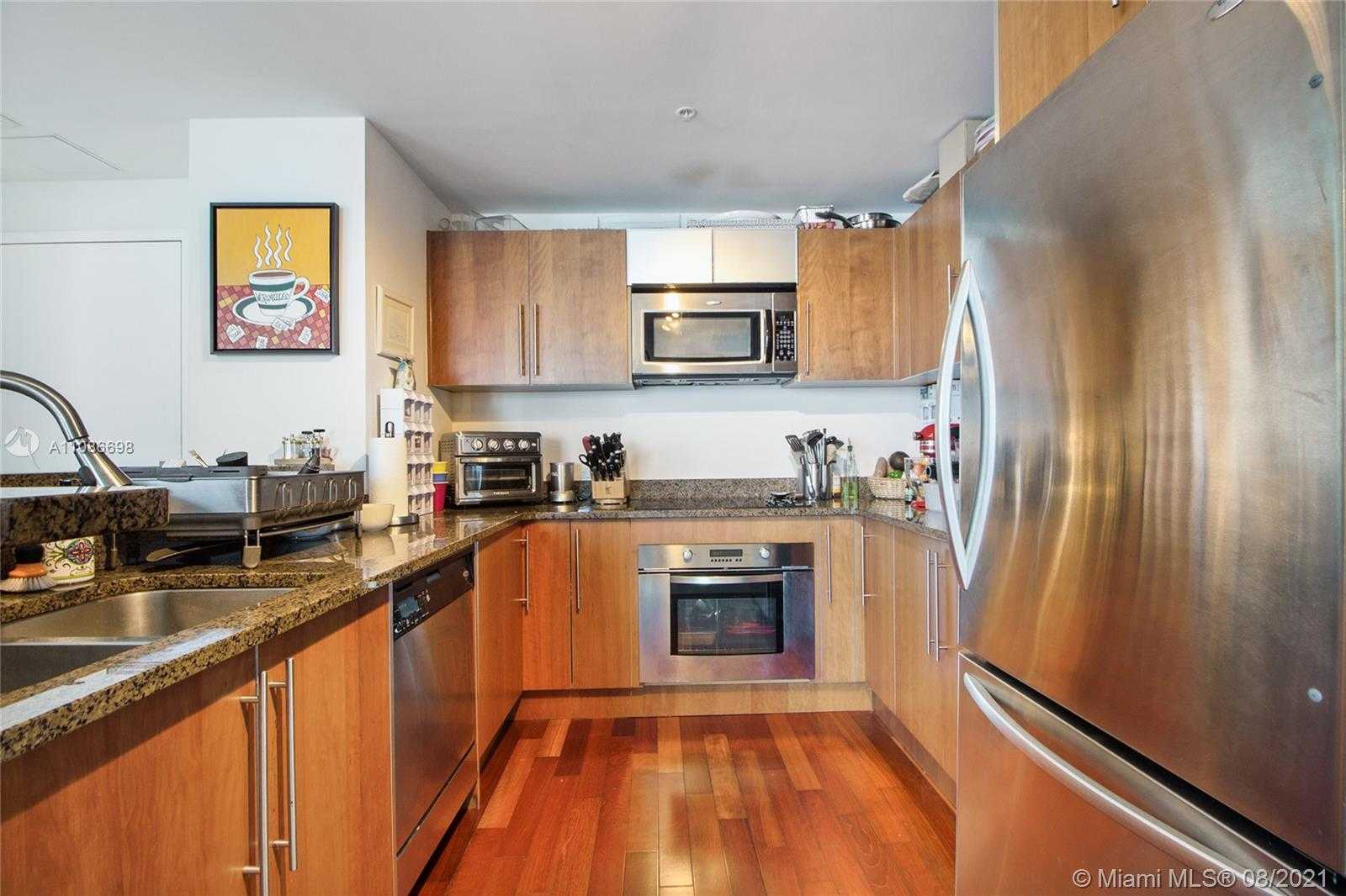 Small Image of 300 SOUTH BISCAYNE BLVD #T-2208, Miami Number 6