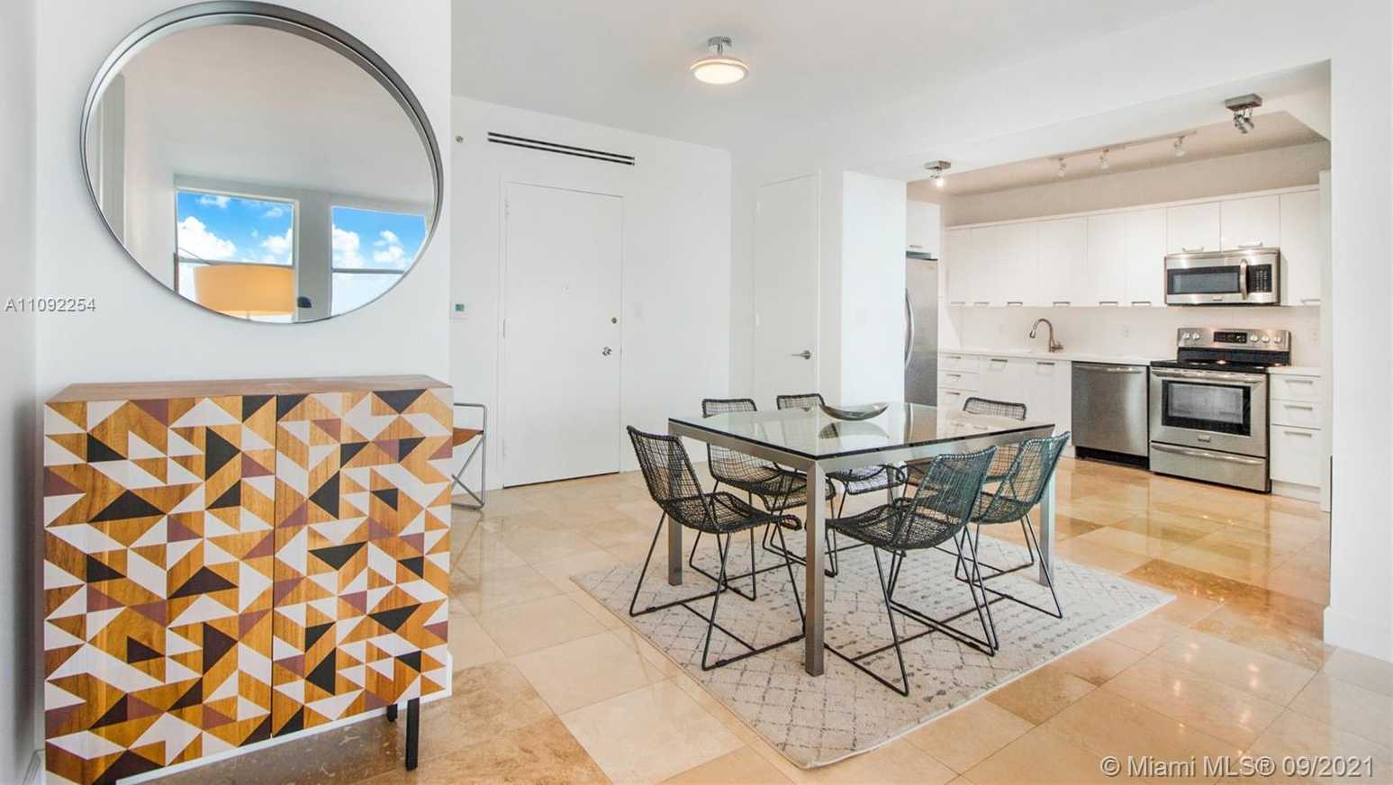 Small Image of 5055 COLLINS AVE #7K, Miami Beach Number 3