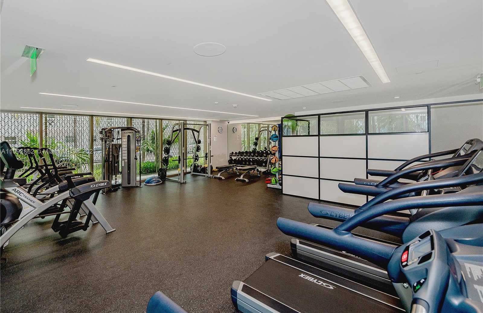 Small Image of 300 EAST COLLINS AVE #2D, Miami Beach Number 25