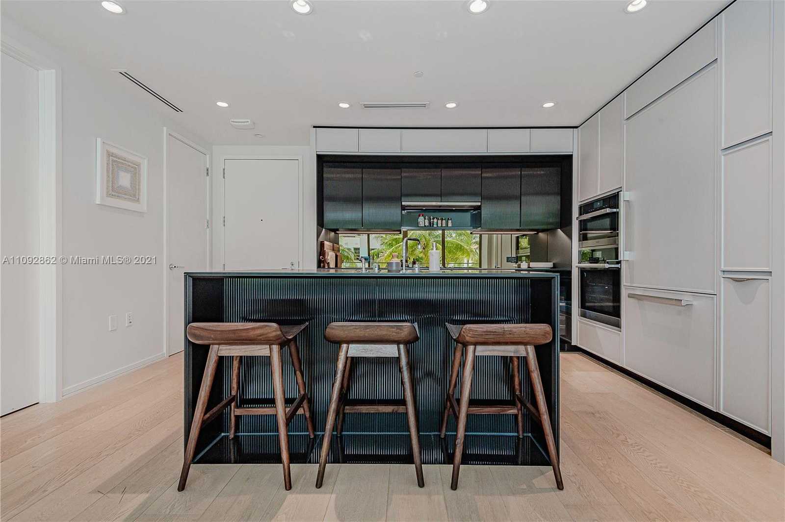 Small Image of 300 EAST COLLINS AVE #2D, Miami Beach Number 5