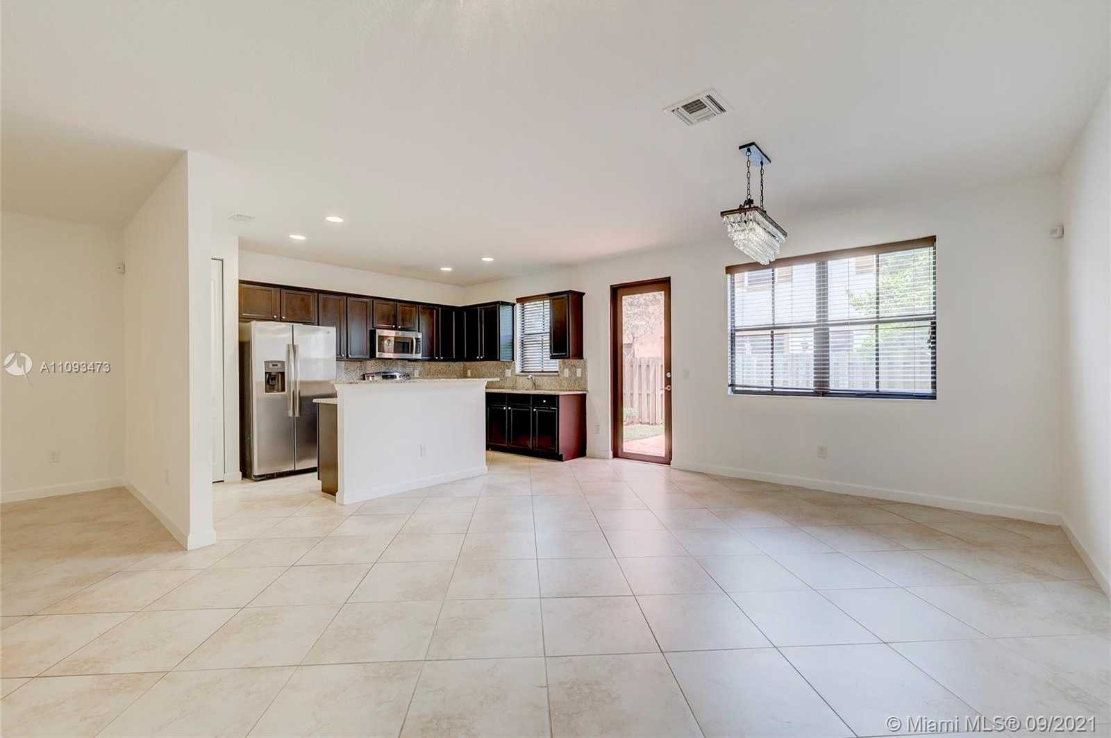 Small Image of 8448 BLUE COVE WAY, Parkland Number 12